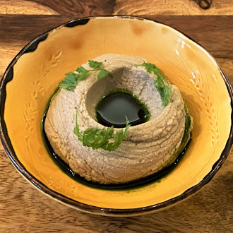 Hummus s pečeným lilkem