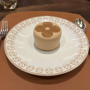 LE CAFÉ LOUIS VUITTON