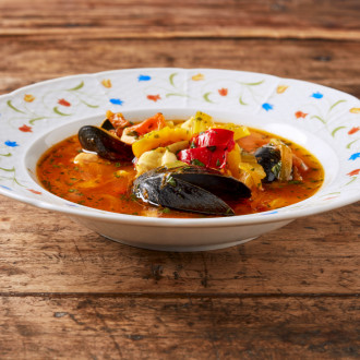 Rybí provensálská polévka se slávkami, šafránem, fenyklem a paprikami